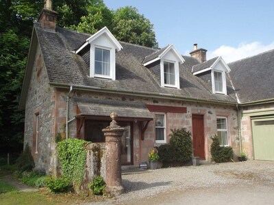 Aigas Holiday Cottages   Coach House
