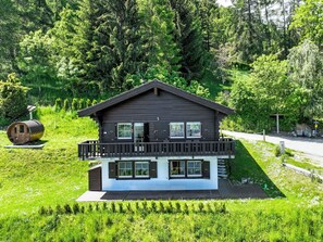 Pflanze, Baum, Gebäude, Natürliche Landschaft, Botanik, Haus, Grundstueck, Vegetation, Holz, Hütte