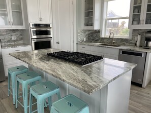 Gorgeous, modern kitchen to entertain in!