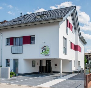 Komfort-Doppelzimmer-Apartments mit Bad & Küche bei Fam. Horster in Bensheim