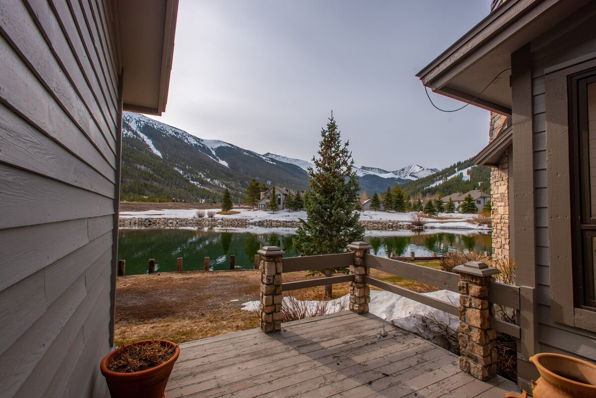 A 2-bedroom, 2-bathroom Townhouse in Copper Mountain’s East Village