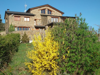 Casa rural Can Mirador  a  20 km de Andorra el Alt urgell 