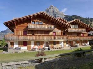 Himmel, Pflanze, Berg, Eigentum, Gebäude, Fenster, Baum, Holz, Haus, Hütte