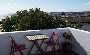 Terrasse 1er étage, vue sur mer, salines et volcans