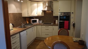 Fully fitted kitchen