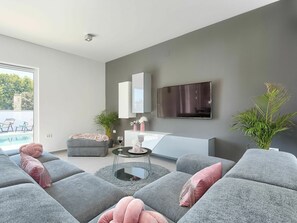 Plant, Couch, Property, Furniture, Picture Frame, Window, Comfort, Lighting, Houseplant, Interior Design