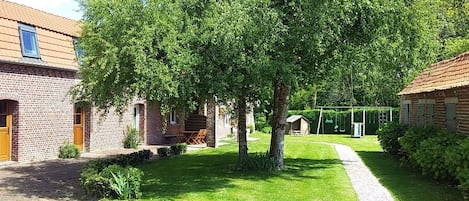 Gite " le petit bois" et chemin d accès au gîte " le grand bois"