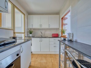 Eigentum, Countertop, Zimmer, Küche, Möbel, Cabinetry, Gebäude, Interior Design, Fussboden, Grundeigentum