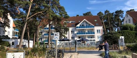 Mittelhaus A Ferienwohnung 10 befindet sich im 1 Obergeschoss mit Meerblick