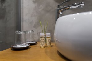 Bathroom amenities