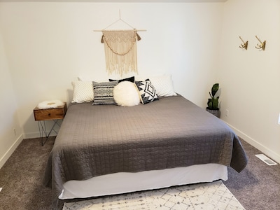 Come stay at our comfy, cozy, NEWLY RENOVATED home in the Ivins, UT!