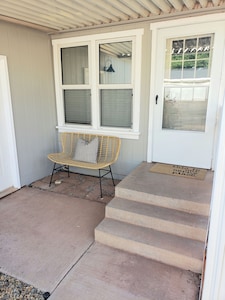 Come stay at our comfy, cozy, NEWLY RENOVATED home in the Ivins, UT!