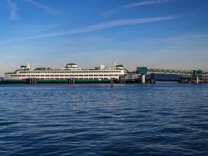 Walking distance to Edmonds waterfront