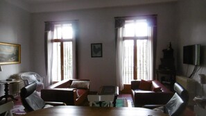 LIVING ROOM DOORS TO BALCONY