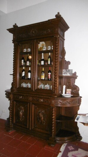 CLASSIC FURNITURE