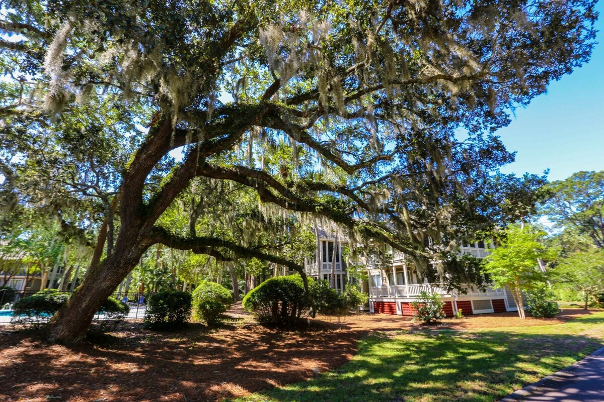 Peaceful, Renovated Retreat w/ Community Pool and Option to Purchase Beach Club Amenity Cards