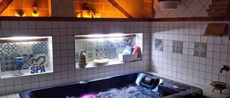 SPA - sauna, ducha y jacuzzi-