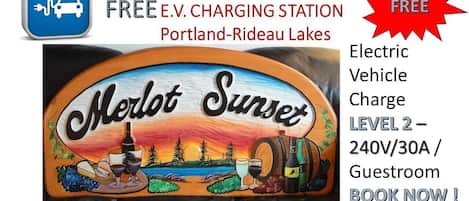 THE Best Bed and Breakfast in Rideau Lakes Portland areas+Electric Vehicle Charg