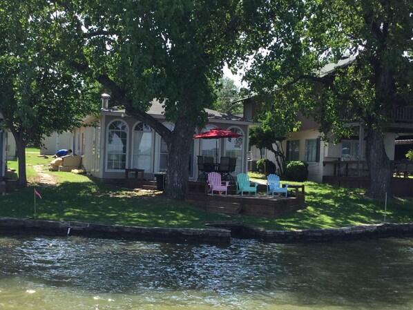 Back of cabin and deck facing the lake.