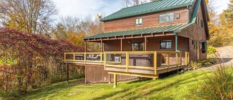 *Hot tub on the deck