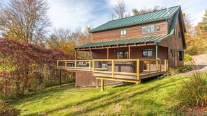 *Hot tub on the deck