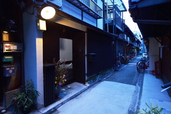 Live Like Locals ! Renovated Kyo-Machiya