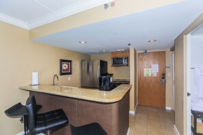 Kitchen bar, perfect for meals