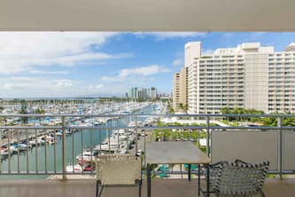 Chic 2-Bedroom Unit In 43 Stack In The Ilikai Hotel!