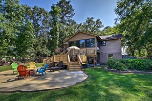 Patio w/ Fire Pit