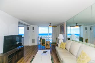 Marina Hawaii Vacations - Beautiful 180 Degree Ocean Views!