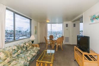 180-Degree Yacht View! Ilikai Marina, Prime Waikiki Location!