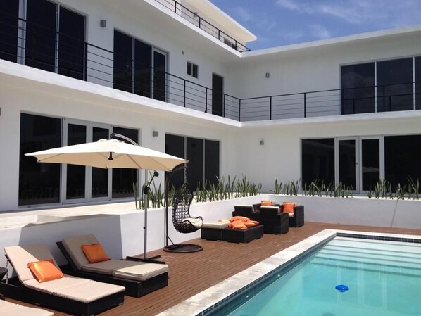 Belfont Villa outdoor private pool area.