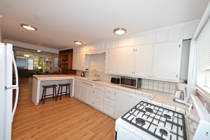 317CA - Kitchen Area.jpg