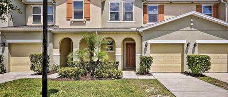 Kissimmee Vacation Rental | 4BR | 3.5BA | 1,637 Sq Ft | Stairs Required