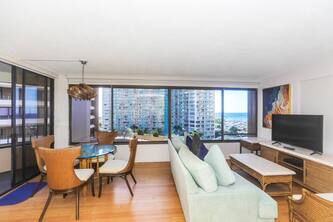 Perfect Waikiki Location, Right Near The Beach!