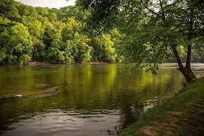 Anisidi Riverbank