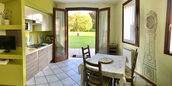 cooking corner
and view of the park