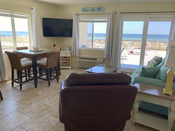 Corner unit allows for excellent ocean views and lots of Vitamin S-E-A.