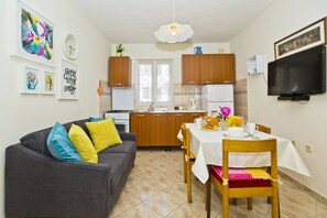 Kitchen with a dining and seating area