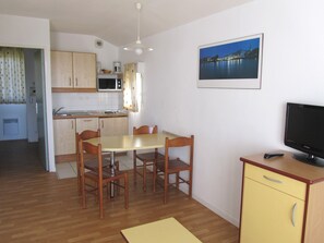 Sit back and relax in our cozy and charming duplex apartment near the golf course!