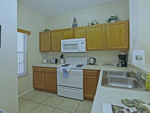 Spacious, fully equipped kitchen