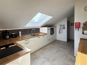 Ferienwohnung bis 6 Pers. im 1. OG, Balkon, 100 qm-Küche