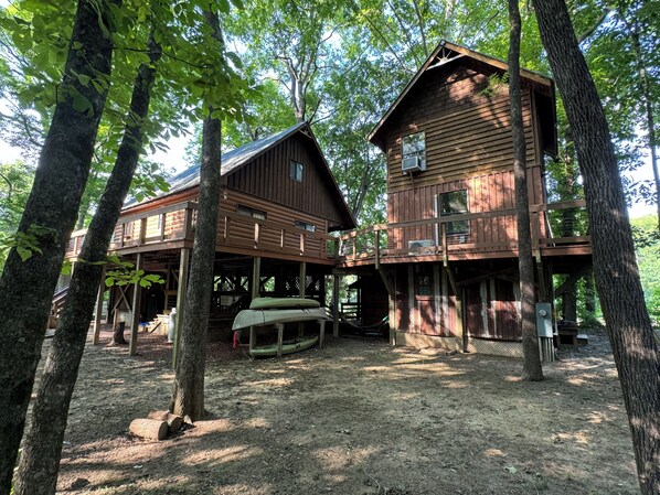 Main Cabin on the left and additional space  available for an additional fee.
