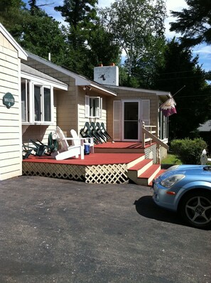 Large driveway can fit 5 to 6 cars with additional parking in front of house 