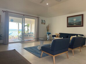 Large living area with Futon bed