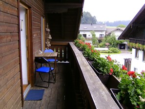 Ferienwohnung im Dachgeschoss 80qm, 1 Schlafzimmer, Balkon-Der Balkon