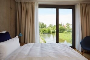 Apartment am Ufer, 37qm, 1 Schlafzimmer, 1 Wohn-/Schlafzimmer, Loggia, max. 3 Personen