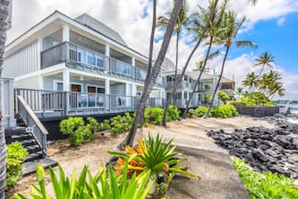Piece of heaven ! Enjoy the sounds of ocean and beautiful sunsets. Explore the nearby beach.
