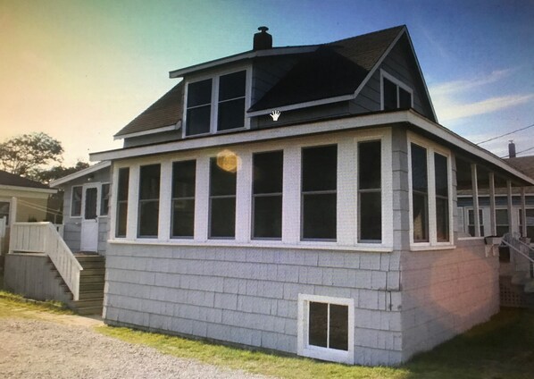 Beautiful Beachside Location!