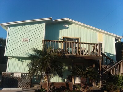 Ana Island Beach House, 20 steps to the beach! Best location, Sleeps 8
